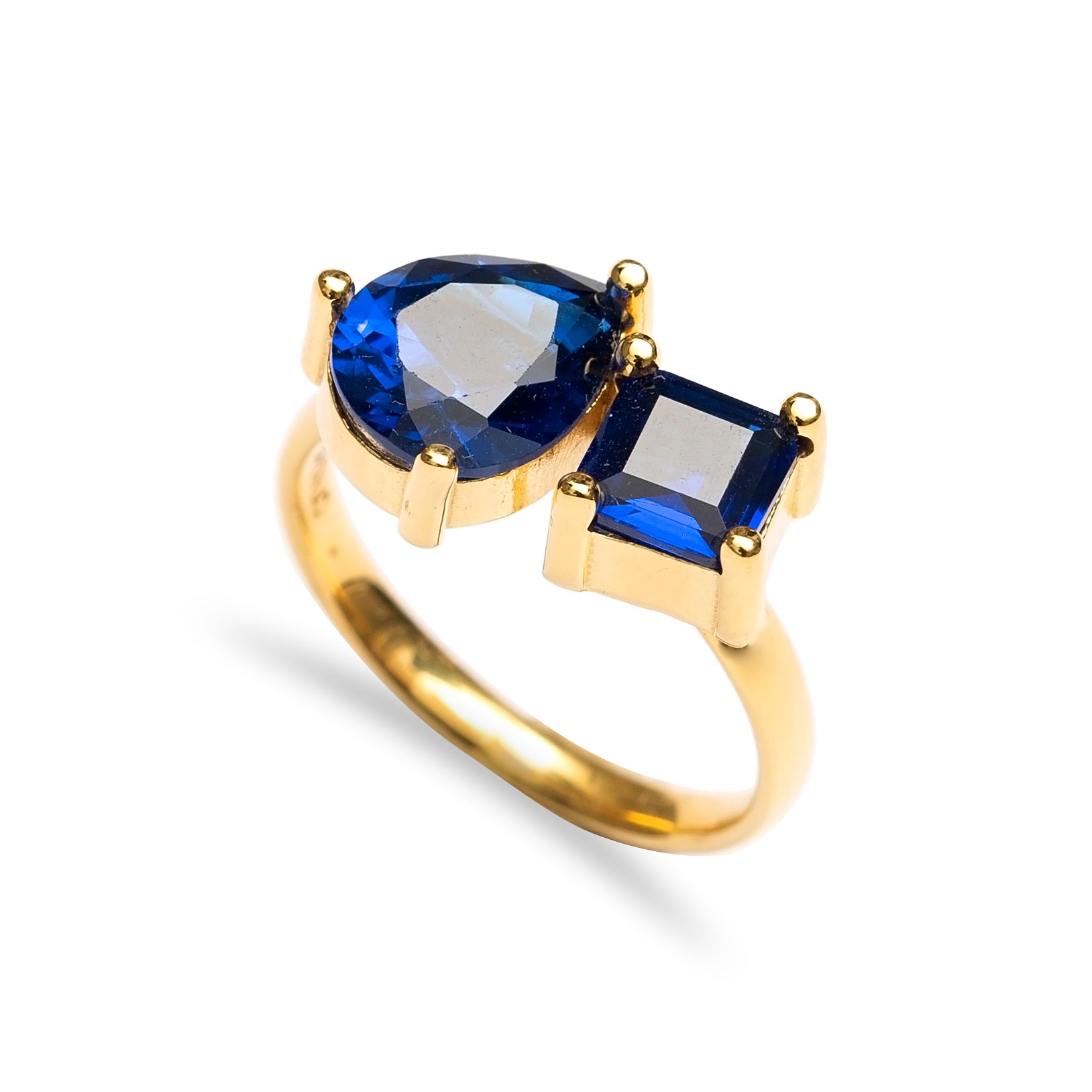 KISSING RING TOI MOI