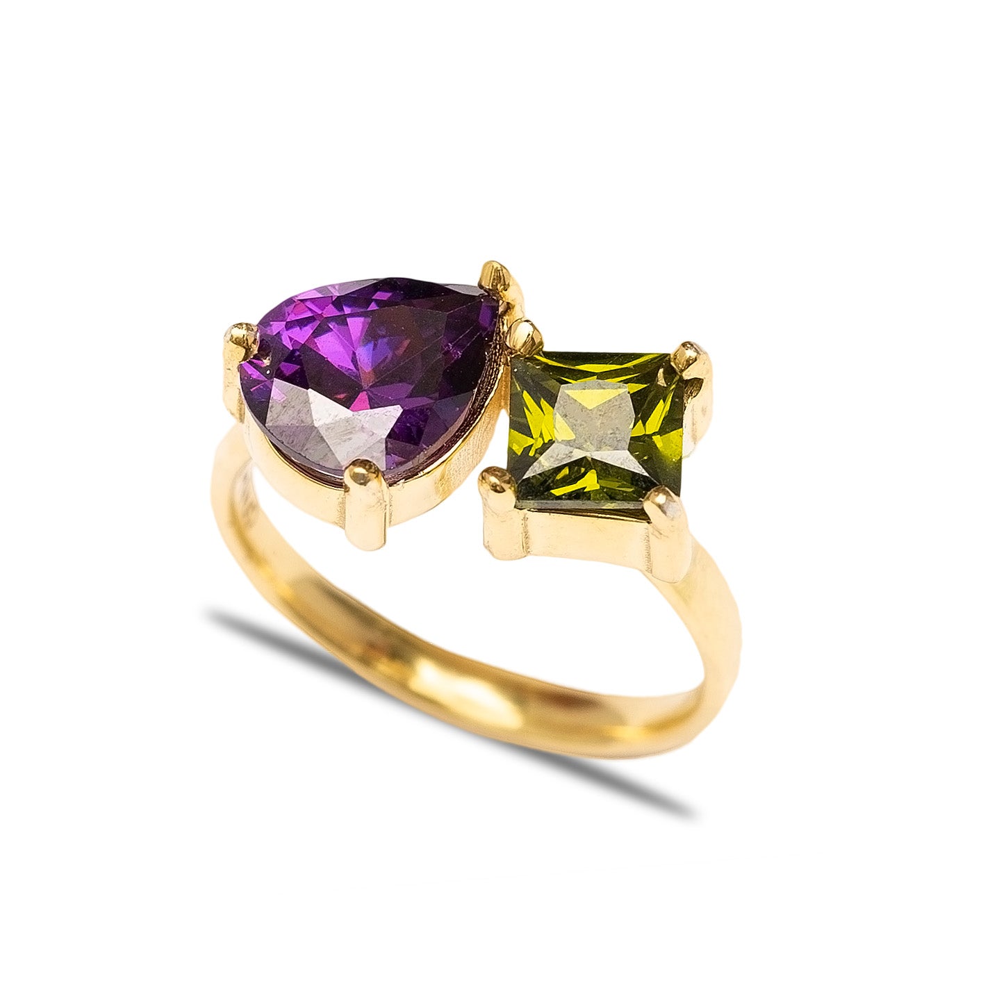 KISSING RING TOI MOI