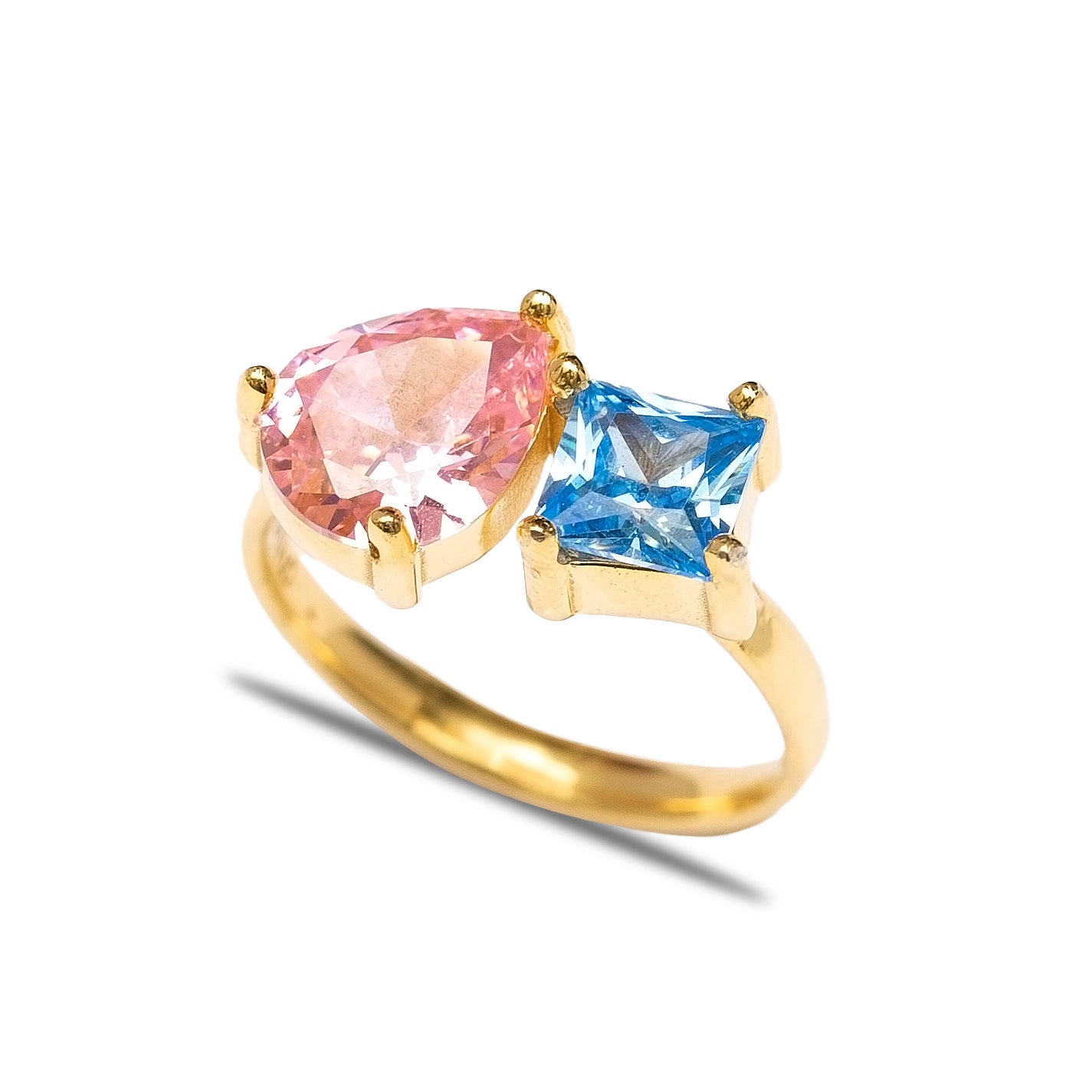KISSING RING TOI MOI