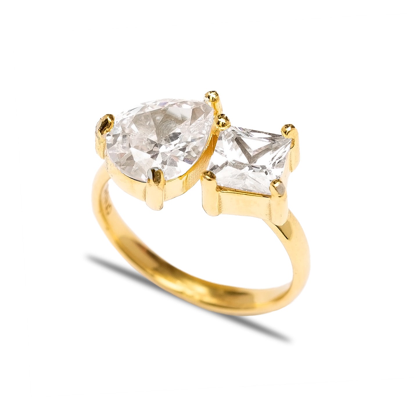 KISSING RING TOI MOI
